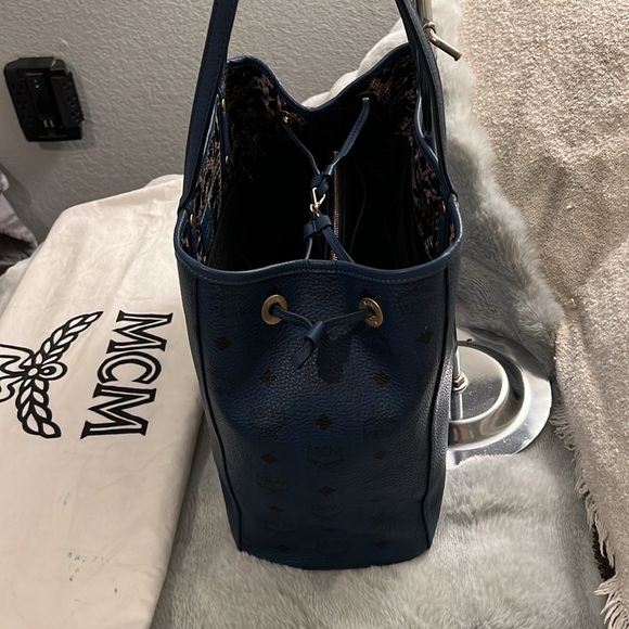 Authentic Mcm Visetos Tote Reversible blue Bag MM size - Picture 4 of 17